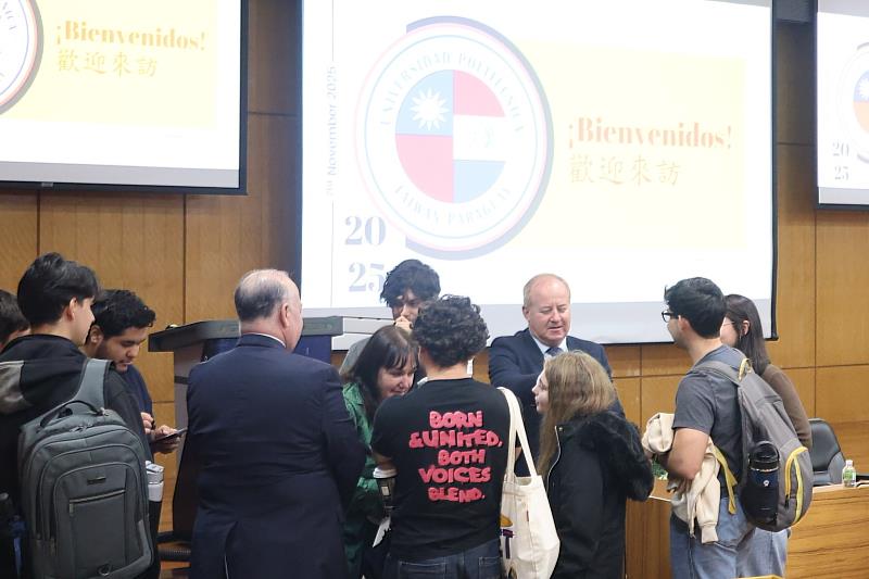 臺巴科大學生們踴躍提問、積極交流。