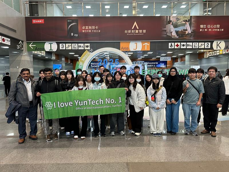 全體師生於台灣醫療科技展合影。