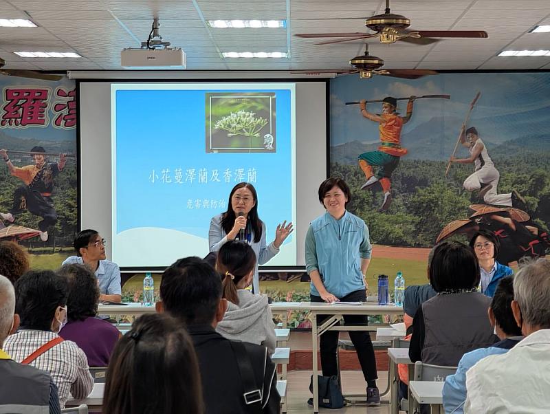 分署長介紹旗山工作站主任及團隊。