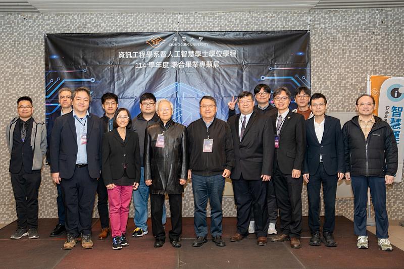 湯明哲校長（前排左3）與資工系、AI學士學位學程師長於開幕式上合影。