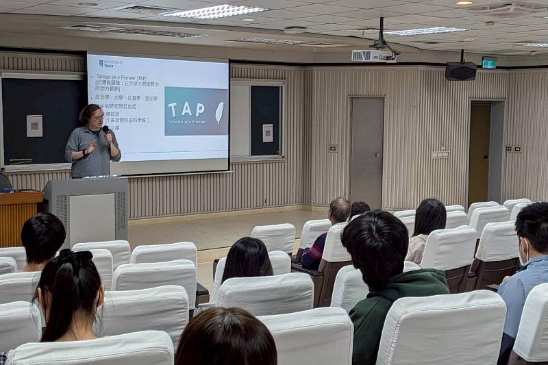 蘇費翔教授以德國特里爾為引言,介紹德國最古老城市的歷史與文化景觀,為南大課堂開啟跨國人文視野。