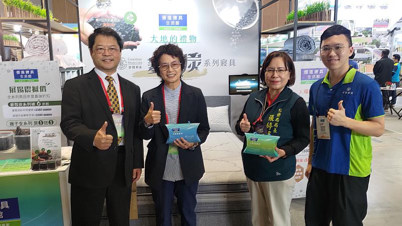 貴賓巡展。