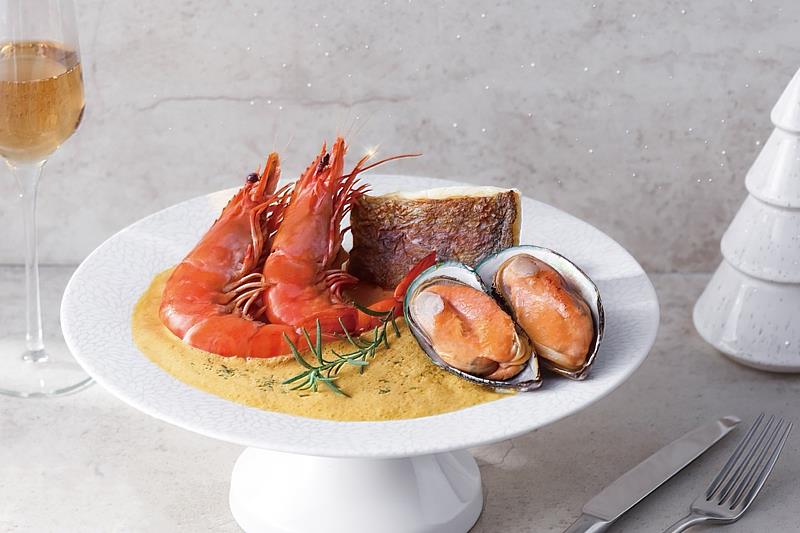 夏慕尼推出年末回饋,即日起平日到店消費2客套餐比出愛心手勢、拍照上傳就送普羅旺斯海鮮盤。