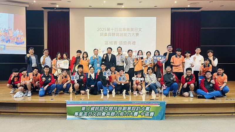 專業英日文能力大賽參賽選手合照。