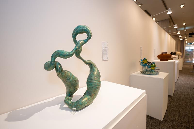 邀請民眾進入展場中沉浸體驗多元材質的對話，深入體會工藝的文化深度與生活連結。