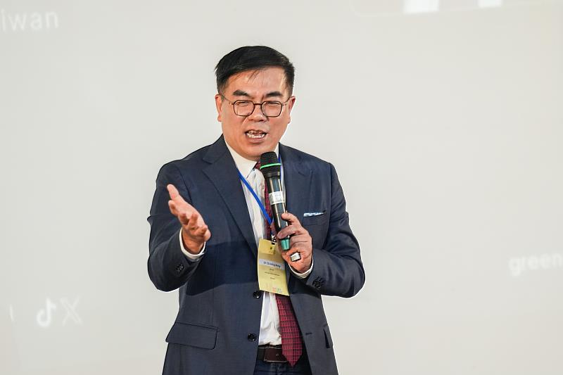 環境部長彭啓明以「氣候治理與環境政策：邁向淨零之路」為題於暨大發表專題演說。