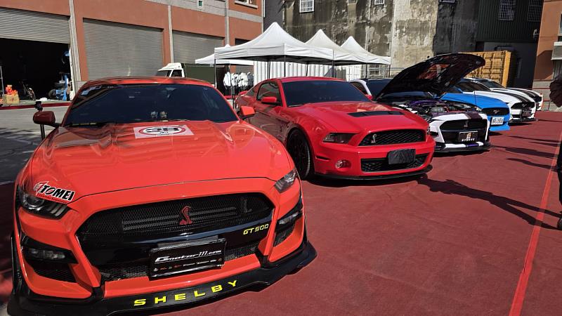 美式肌肉車特展 本屆車展以「美式肌肉車傳奇」為特色主題。圖為 CORVETTE C7 Z51、SHELBY GT500 等傳奇經典坐駕在特殊車區展出，預計將吸引上萬車迷，帶來震撼的視覺盛宴。