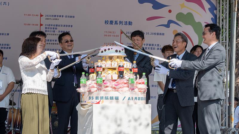 校慶切蛋糕