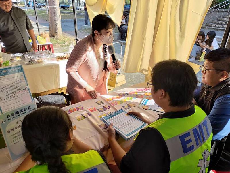 參與者進行自我覺察 × 情緒地圖體驗