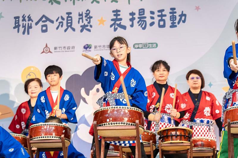 虎林國小太鼓隊帶來精彩開場表演