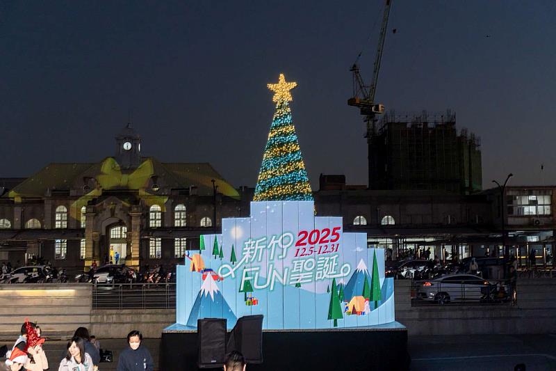 高達10米的「逐夢之樹」。