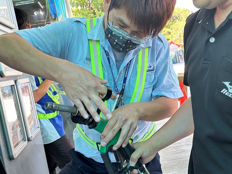 氣罩裝設。