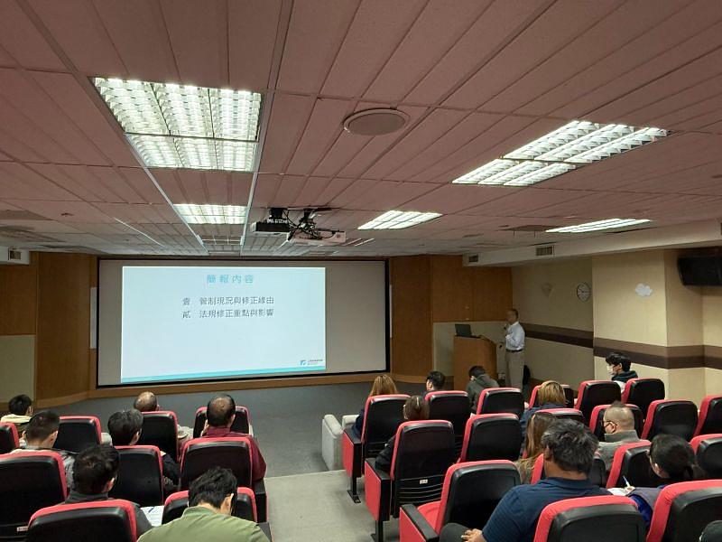 加油站宣導會。