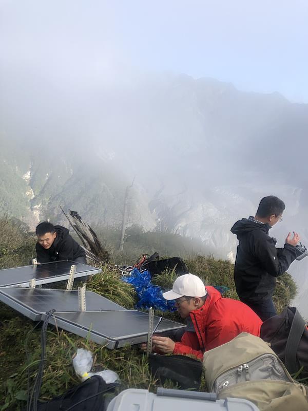 強化堰塞湖監測預警功能，林業保育署增設微地動儀。