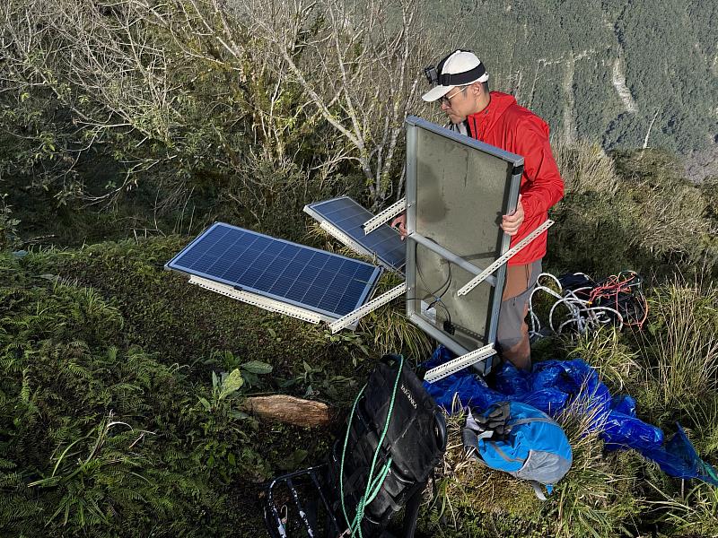 強化堰塞湖監測預警功能，林業保育署增設微地動儀。