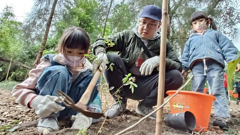 七星潭啟動臨海植群「宮脇法」復育,營造親人的森林生態。