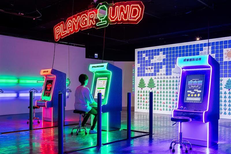 府中15《感覺器OFF／ON》年度特展，集結7組新世代藝術創作者，打造4層樓的感官旅程，展期至115年3月1日。