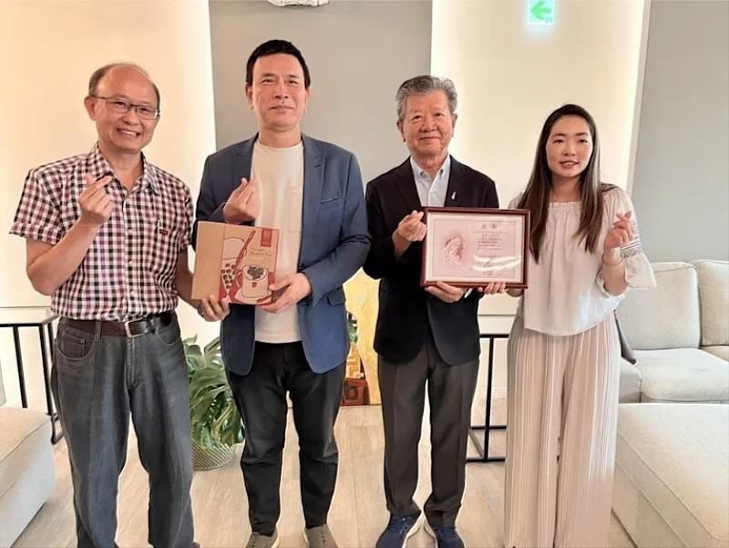 戶外媒體先行者與媒體公司創辦人李丞軒，以廣告燈箱照亮社會需求。（合和集團提供）