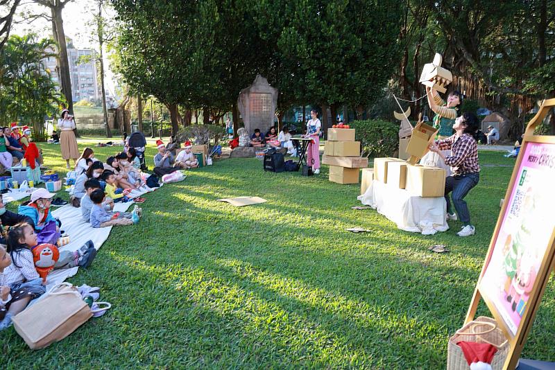 現場除戲劇表演外，也結合家庭支持、陪伴與關懷概念，透過文化力量傳遞更多社會暖意。