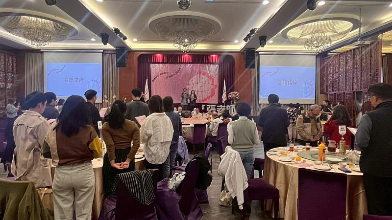 資深義務「張老師」全體義務「張老師」宣讀「張老師」信條。