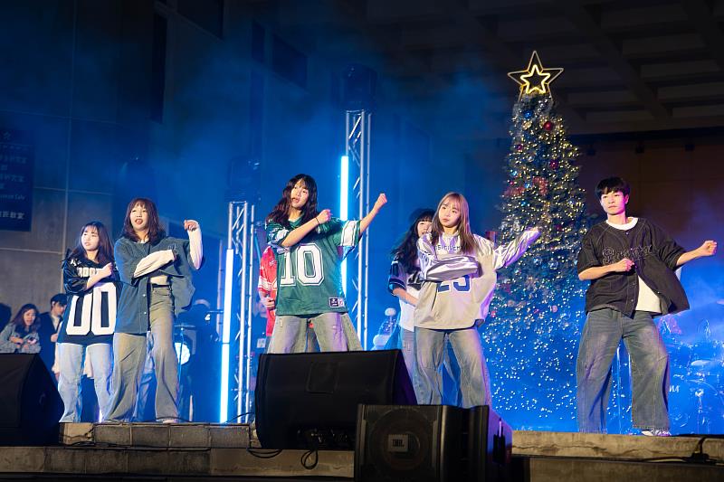 MV舞蹈社表演。