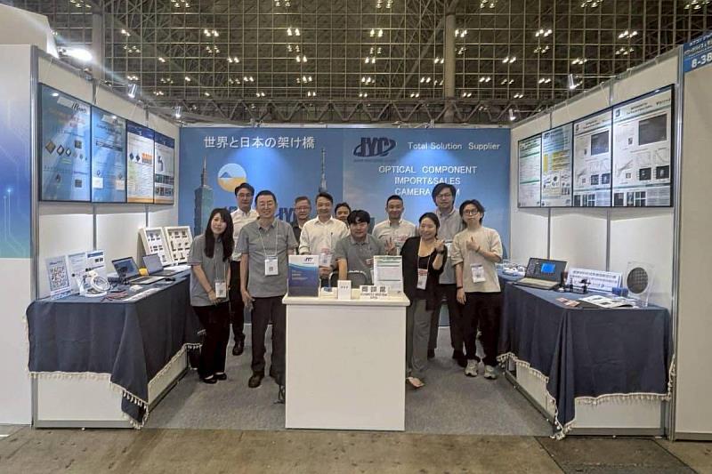 王智明教授團隊於2025年參加日本NEPCON Japan展會。