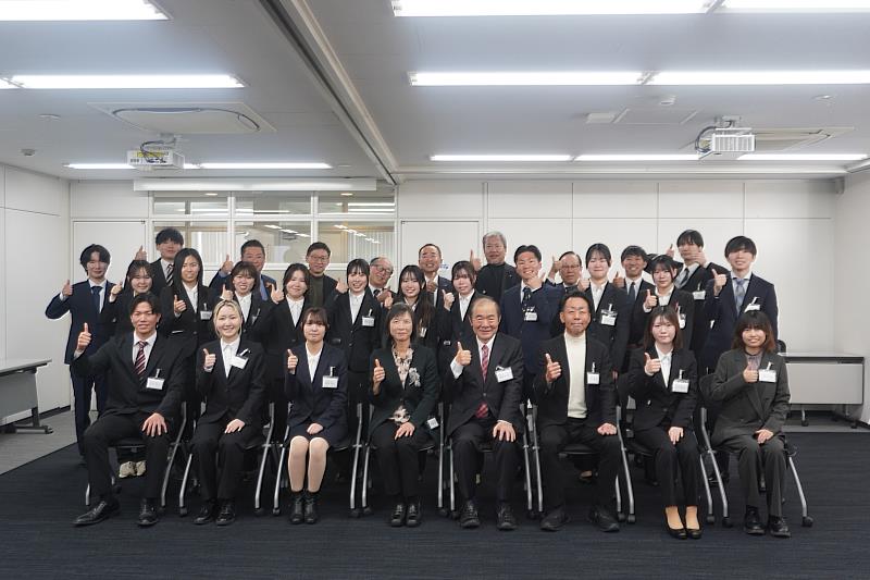 陳處長勉勵清寒受獎學生「你的起點不能決定你的終點」。