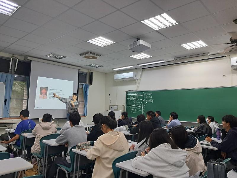 葉長青博士簡報分享。