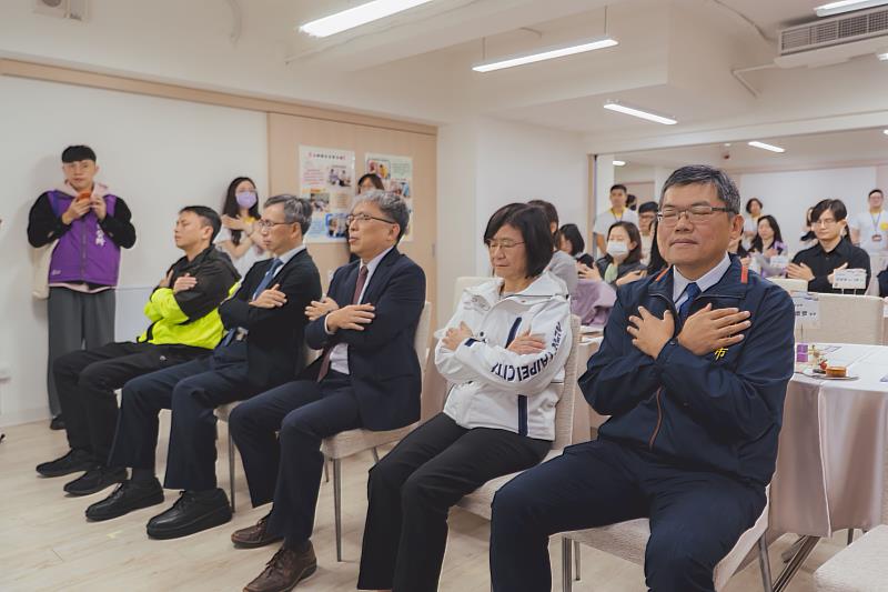 汐止心衛中心心理師帶領職場紓壓技巧體驗。圖/新北市政府衛生局