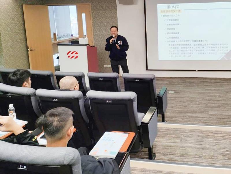 消防局陳國忠副局長授課。