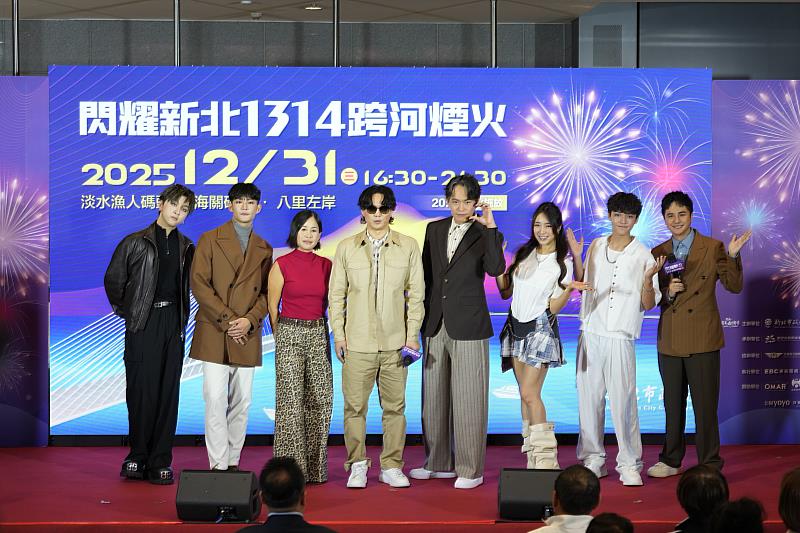 「閃耀新北1314跨河煙火」雙舞台表演卡司,包含(左至右) U:NUS、以莉·高露、蕭煌奇,以及八里舞台主持黃鐙輝、梁舒涵、Dylan、曾子余。