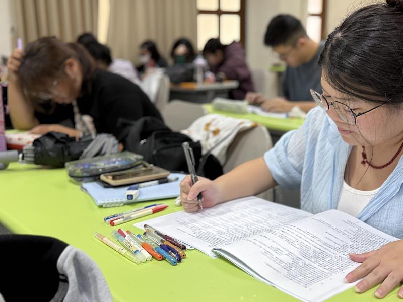 南華大學社科院推國考司法模組課程，提供歷屆考古題供學生練習，強化學生公職考試競爭力。