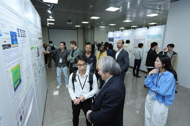 國際永續電化學能源論壇安排22場主題演講、48張海報展示，並在各場次後安排30分鐘的專家對話，讓台上講者與台下聽眾能進行更深入的交流，激盪跨領域觀點。