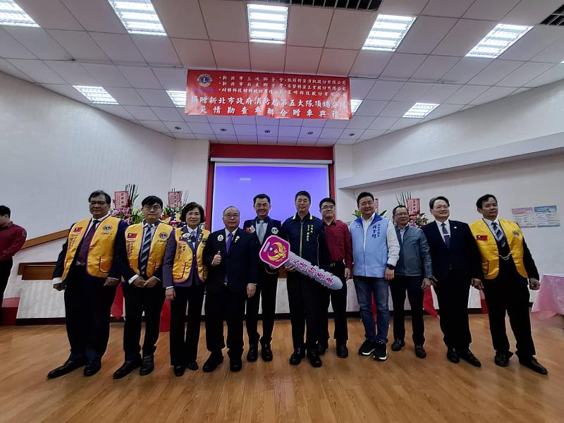 捐贈廠商捐贈災勘車及到場嘉賓林金結議員等合照。