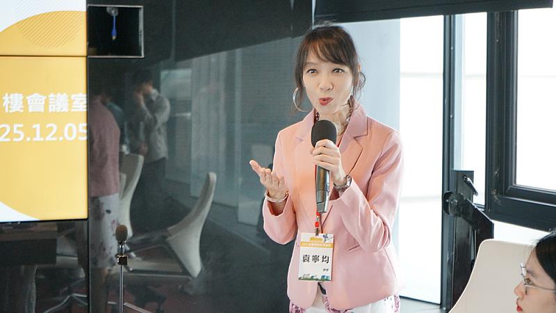 文大華語教學碩士學位學程第1屆校友袁寧均老師以《校園華語》教材示範 AI × 華語教學模式，展現其可複製性與前瞻性。