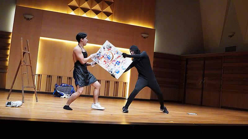 由國劇系與國術背景組成的「猛男組」連3屆獲獎,今年再度以創意組合拿下趣味大獎。