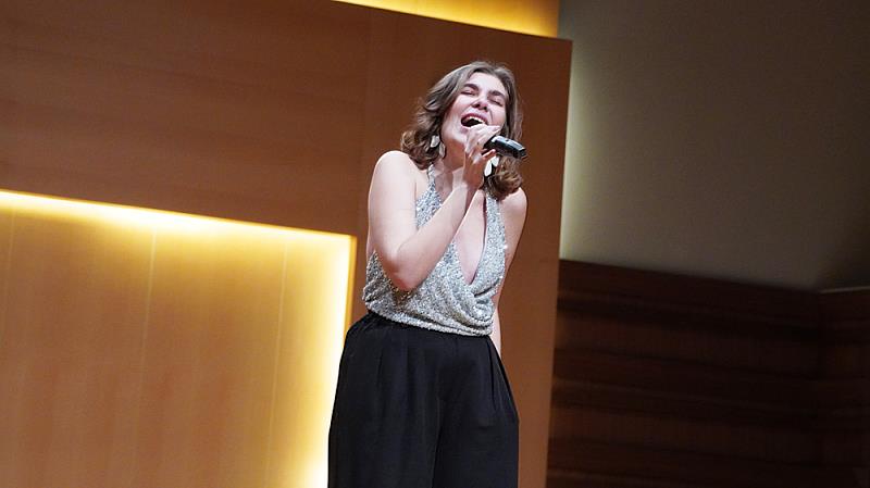 「最佳達人新星」由來自俄羅斯的觀光碩士班雷同學奪下，唱功與舞台表現同樣令人驚豔。