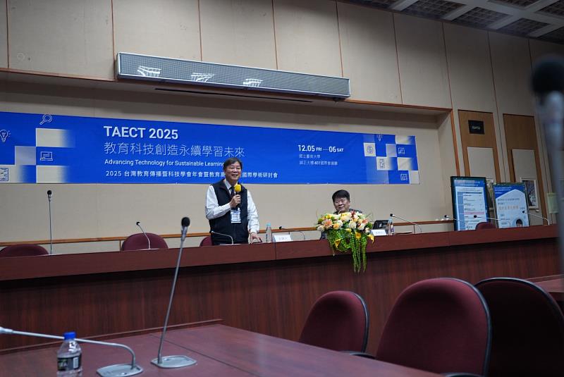 臺南市教育局鄭新輝局長於南大專題演講,分享臺南推動差異化教學與數位融入的實務成果。