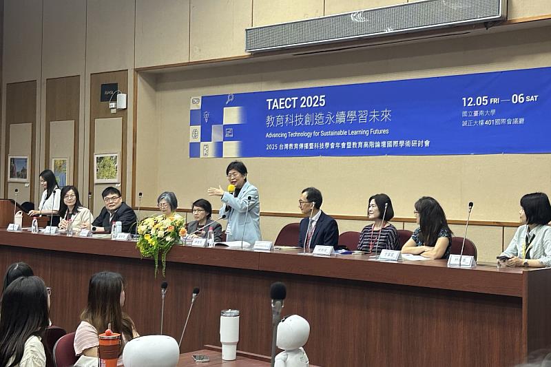 南大陳惠萍校長於開幕式致詞，強調AI時代教育創新與永續學習的重要性，