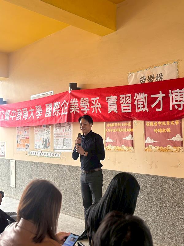 師培處楊裕貿處長致詞。