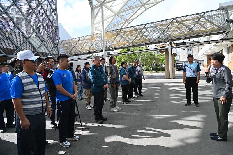 首屆世界原住民族傳統運動會臺東縣隊伍出征屏東 縣長饒慶鈴授旗期勉選手「出力」
