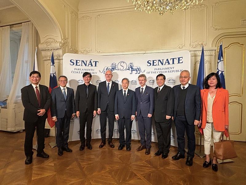 龔明鑫部長前往參議院拜會韋德齊（Miloš Vystrčil）、參議院首席副議長伊日．德拉霍斯（Jiří Drahoš）。