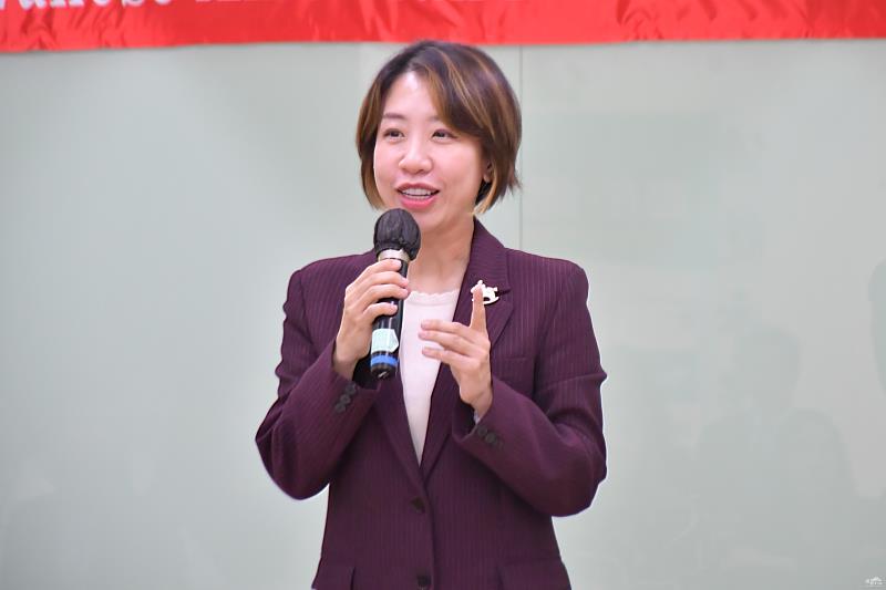 僑務委員會副委員長李姸慧致詞。