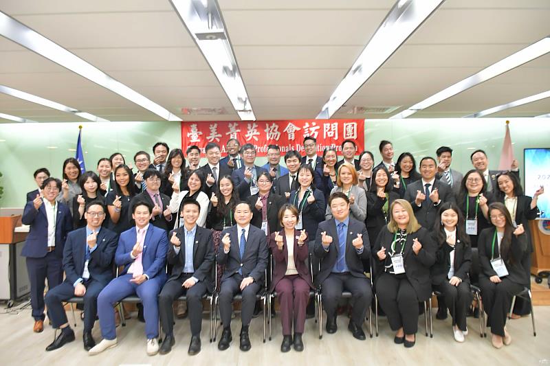 與會人員合影。