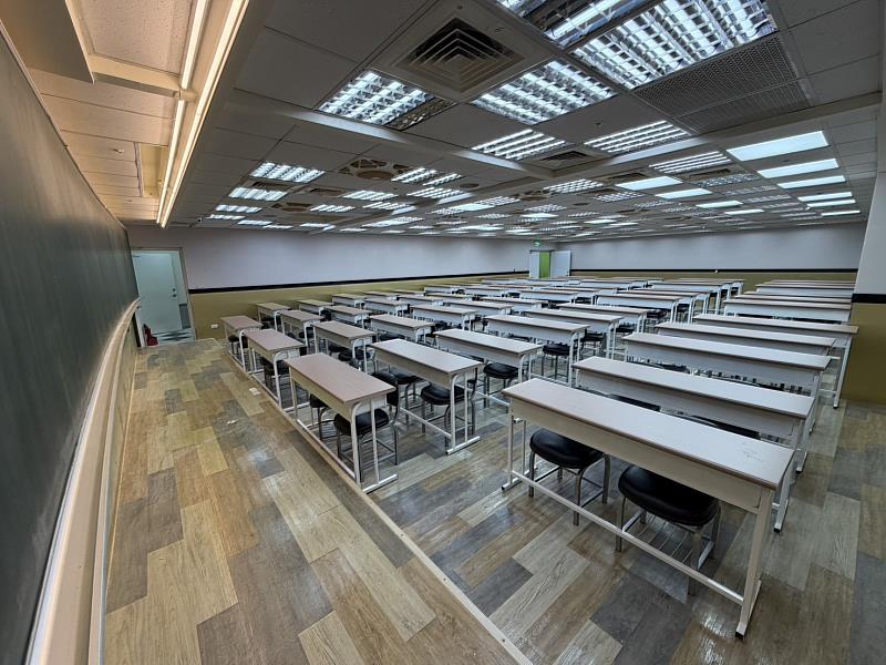 在得勝者文教的教室,學生座位相當寬敞,上起課來更舒適。