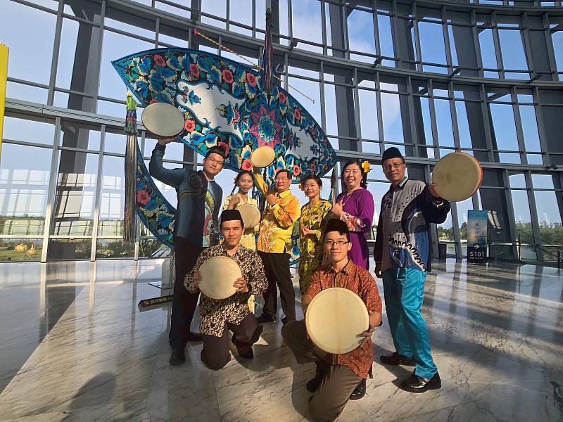 當天將由馬來西亞華僑組成的「南方節奏手鼓團」，以充滿韻律的擊鼓展現家鄉文化風格，為「2025移民工文化節」揭開序幕。