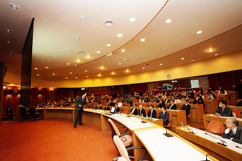 期貨產業主管與專家受邀到文化大學分享實務經驗，從市場趨勢、槓桿觀念到國際職涯發展，為學生帶來第一線產業觀點。