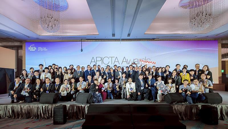 Group photo of the 2025 APICTA award-winning teams from Taiwan on stage.