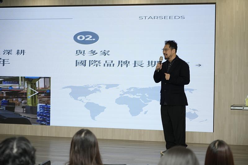 應外系成果發表暨英文戲劇公演記者會－欣上原公司施董事長介紹品牌
