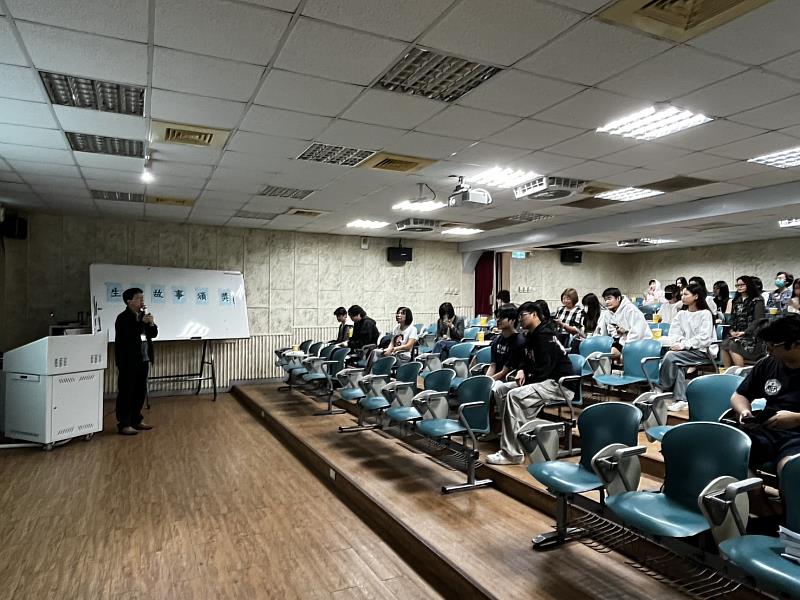 通識中心張世熙主任勉勵學生持續寫作